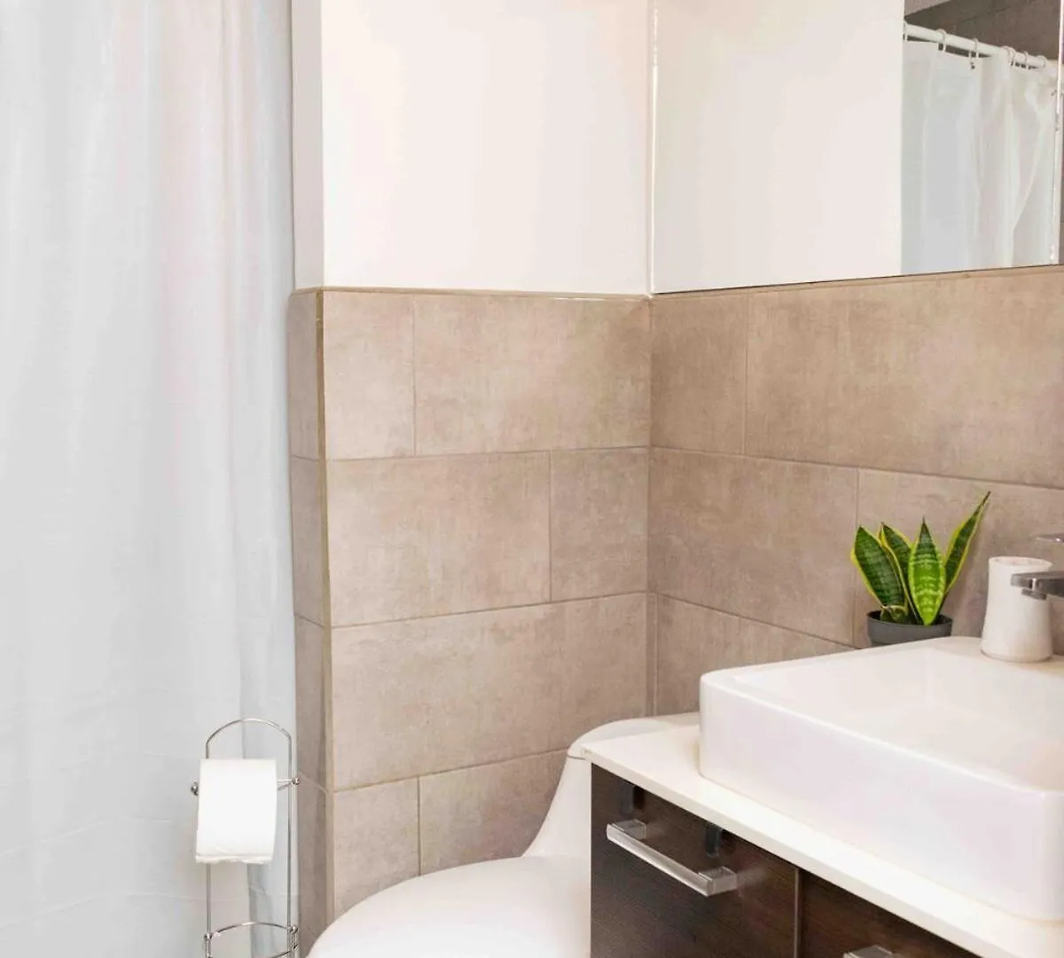 - Comfy Apartment With Terrace In Zone 4 - Guatemala City